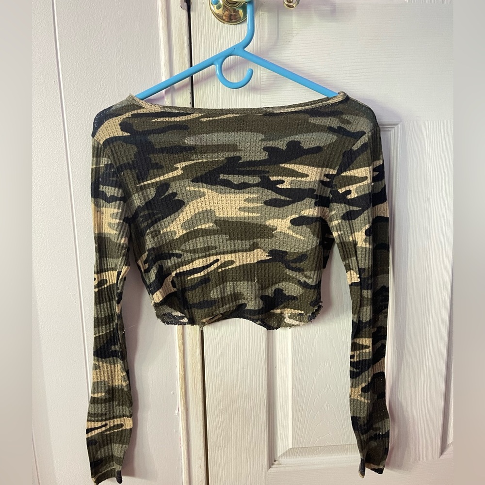 Mesh Camo small top, has been worn